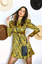 Load image into Gallery viewer, Mini-Round Stud Zip Pouch - Black/Gold