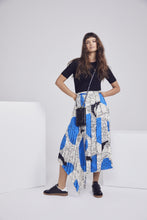 Load image into Gallery viewer, Embossed Leather Expanded Zip Pouch - Black Croc/Gold