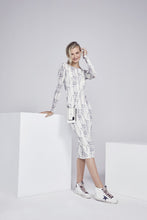 Load image into Gallery viewer, Classic Pebble Leather Zip Pouch - White/Silver