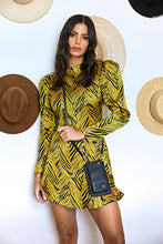 Load image into Gallery viewer, Mini-Round Stud Zip Pouch - Black/Gold
