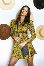 Load image into Gallery viewer, Mini-Round Stud Zip Pouch - Black/Gold
