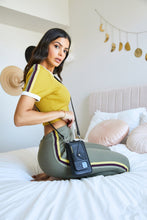 Load image into Gallery viewer, Pebble Leather Expanded Zip Pouch - Black/Silver
