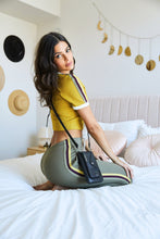 Load image into Gallery viewer, Pebble Leather Expanded Zip Pouch - Black/Silver
