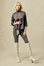 Load image into Gallery viewer, Nicole Pebble Leather Crossbody Bandolier - Greige/Silver
