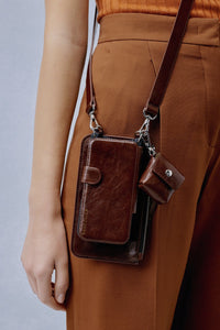 Avery Airpod Clip-On Pouch - Dark Brown/Silver