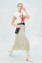 Load image into Gallery viewer, Pebble Leather Expanded Zip Pouch - Black/Gold
