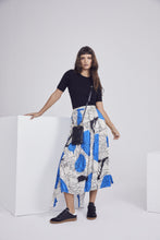 Load image into Gallery viewer, Embossed Leather Expanded Zip Pouch - Black Croc/Gold
