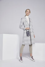 Load image into Gallery viewer, Medium Pebble Leather Expanded Zip Pouch - Black/Pewter
