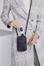 Load image into Gallery viewer, Medium Pebble Leather Expanded Zip Pouch - Black/Pewter
