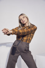 Load image into Gallery viewer, Hailey Folio Pebble Leather Crossbody Bandolier - Black/Silver
