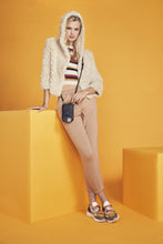 Load image into Gallery viewer, Medium Pebble Leather Expanded Zip Pouch - Black/Gold
