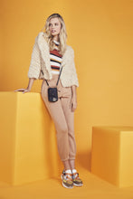 Load image into Gallery viewer, Medium Pebble Leather Expanded Zip Pouch - Black/Gold
