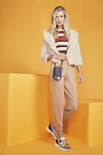 Load image into Gallery viewer, Medium Pebble Leather Expanded Zip Pouch - Black/Gold
